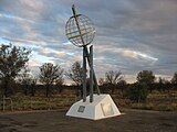 Monument na zwrotniku Koziorożca na północ od Alice Springs, Australia