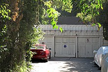 Garage in legno di una residenza a Hancock Park, Los Angeles.