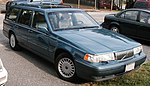 Volvo 960 är en av Volvos lyxbilar och tog vid när de slutade tillverka Volvo 760. 960 är en vidareutveckling av 760-serien (jämför Volvo 740 och Volvo 940). Den front som användes på Volvo 960 hade redan införts 1988 i samband med faceliften som gjordes på Volvo 760.