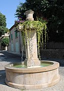 La fontaine.