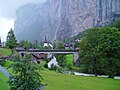 Blick auf Lauterbrunnen mit der weissen Lütschine