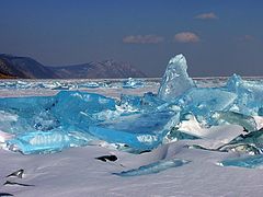 La lago Bajkalo vintre.