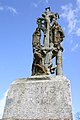 Le calvaire du bourg, inscrit aux monuments historiques (son socle commémore le jubilé de 1886).