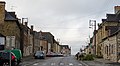 La rue principale (photographie prise depuis les environs de la mairie).