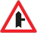 Side road to the right