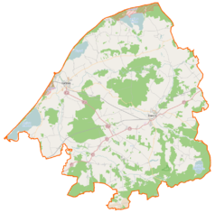 Mapa konturowa powiatu sławieńskiego, u góry znajduje się punkt z opisem „Rusinowo”