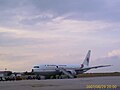 Atardecer en el aeropuerto de Valladolid con un Boeing 767 de Air Algerie en plataforma.