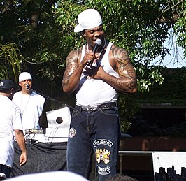 Busta Rhymes tijdens een concert op de Universiteit van Californië te Riverside in 2005