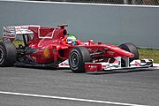 第5戦スペインGPでのF10。バーコードロゴが撤去され、白線で囲まれている。