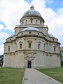 Santa Maria della Consolazione a Todi, església de planta central, de Caprarola, Sangallo, Peruzzi, Alessi, Sanmicheli, Vignola i Scalza.[13]