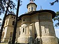 Biserica pe latura sud-estică