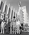 Johnny Moss, Chris Wills, Thomas Preston, Jack Binion, und Walter Pearson außerhalb des Horseshoe bei der 1974 World Series of Poker