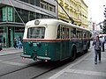 Ein spezielles Gestänge über der Heckscheibe verhindert das übermäßige seitliche Ausbrechen der Fangseile