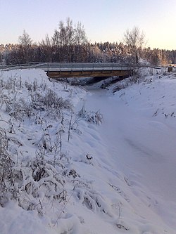 Maskunjoen ylittävä silta yhdystiellä 1893.