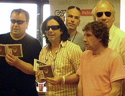 Marillion vuonna 2007. Vasemmalta oikealle: Steve Rothery, Steve Hogarth, Mark Kelly, Pete Trewavas ja Ian Mosley