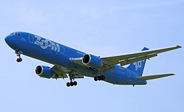 Zoom Airlines Boeing 767-328ER op Glasgow International Airport