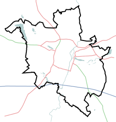 Mapa konturowa Poznania, blisko centrum u góry znajduje się punkt z opisem „Stadion Golęcin”