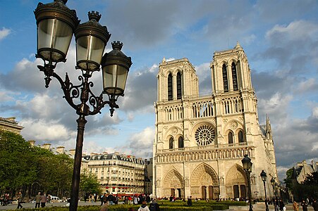 Západní fasáda katedrály Notre-Dame