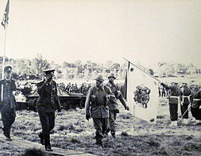 Gustav VI Adolf mottager Göta pansarlivgarde i Enköping 15/9 1962.