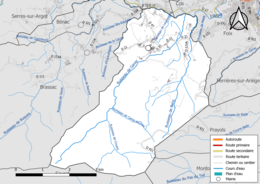 Carte en couleur présentant le réseau hydrographique de la commune