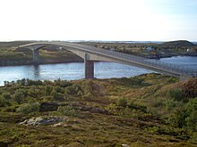 Åkviksundet bru sett frå Verholmen i Dønna mot øya Staulen i Herøy