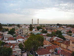 Banjul Keeng Fahad Mosque an surroondins