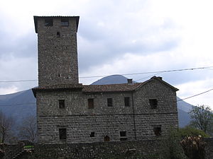 Il Castello per come lo si può ammirare dal sagrato della parrocchiale