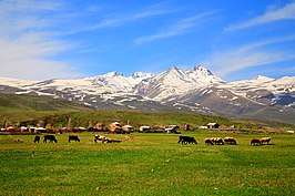 De Aragats is de hoogste berg van de Kleine Kaukasus