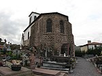 Friedhof mit Apsis der Pfarrkirche