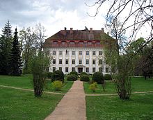 Salisburg-schloss-front.jpg