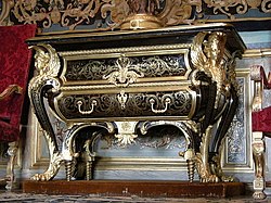 Cómoda por André Charles Boulle em Vaux-le-Vicomte.