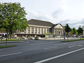 Empfangsgebäude am Hans-Dietrich-Genscher-Platz