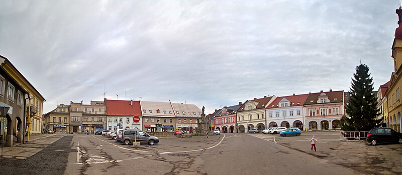 Panoramatický pohled na sobotecké náměstí.