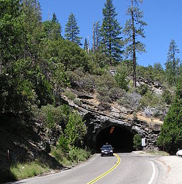 Het oosteinde van de tunnel aan de kant van Tunnel View.