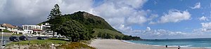 Panorama van Mount Maunganui en het strand