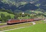 Vier locomotieven in treinschakeling: twee SBB Re 6/6 en twee SBB Re 4/4 II bij Frutigen, Zwitserland, 16 juni 2007.