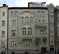 1906–07 von Franz Popp erbauter Bau in der Martiusstraße 6; 1937–44 Wohnhaus des Dichters Max Halbe[2]