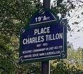 plaque de la place Charles-Tillon qui traverse le jardin dans sa partie nord.