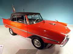 Vue avant d’une Amphicar de 1967.