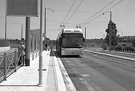 Una vettura della linea 74 al capolinea di via Brunetti