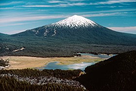 Вулкан Бачелор (1985 г.). Снимок USGS.