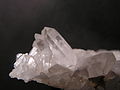 Quartz automorphe, de symétrie hexagonale.