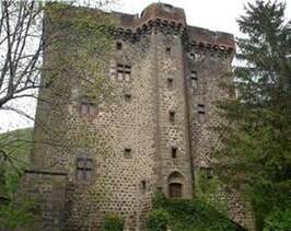 Donjon de la Boyle, een restant van het kasteel van de heren van Brezons (12e eeuw)