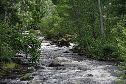 Kirkonkylän läpi virtaavan Enonkosken rannoilla on jäänteitä koskessa 1700-luvulta 1900-luvun alkuun toimineesta sahasta.