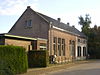 Dorpsschool met schoolmeesterswoning