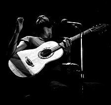 Yusuf Islam (Cat Stevens) en una actuación en 1976.