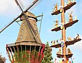 Dopsplein met een zgn. Mühlenbaum,op de achtergrond de replica van de Sanssouci-windmolen