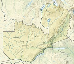 Mapa konturowa Zambii, blisko górnej krawiędzi nieco na prawo znajduje się owalna plamka nieco zaostrzona i wystająca na lewo w swoim dolnym rogu z opisem „Mweru Wantipa”