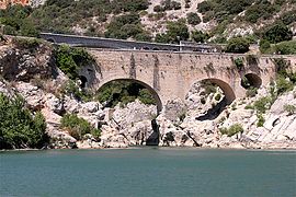 Saint-Guilhem-le-Désert - Pont du Diable du Moyen-Âge.