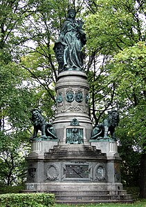 Danmarksmonumentet er en skulptur af Louis Hasselriis